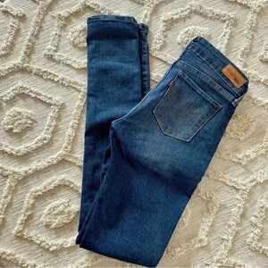 - LEVIS Demi Curve Modern Rise SKinny Jeans